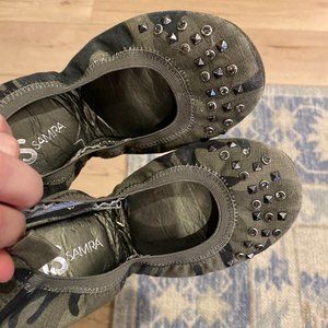 Yosi Samra Camo Flats Size 7